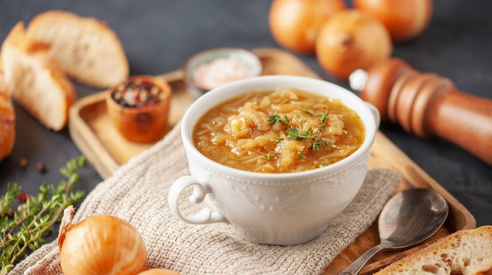 Κλασική κρεμμυδόσουπα: Η απόλυτη θαλπωρή σε ένα πιάτο