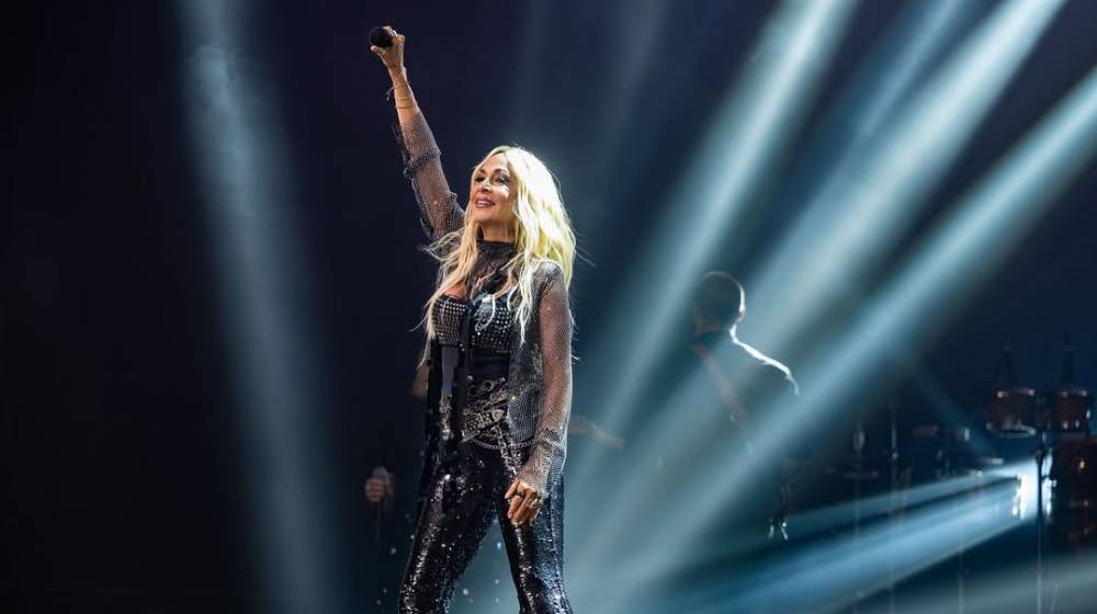 Άννα Βίσση: Την επισκέφθηκε στο καμαρίνι της το βαφτιστήρι της [εικόνα]