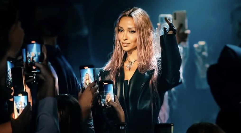 Μεγάλες αντιδράσεις για την καρναβαλίστικη εμφάνιση της Ελένης Φουρέιρα αξίας 87.500 ευρώ