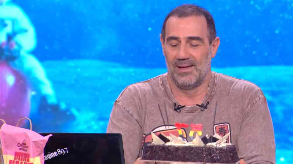 Αντώνης Κανάκης: Η τούρτα έκπληξη on air για τα 57α γενέθλιά του [βίντεο]