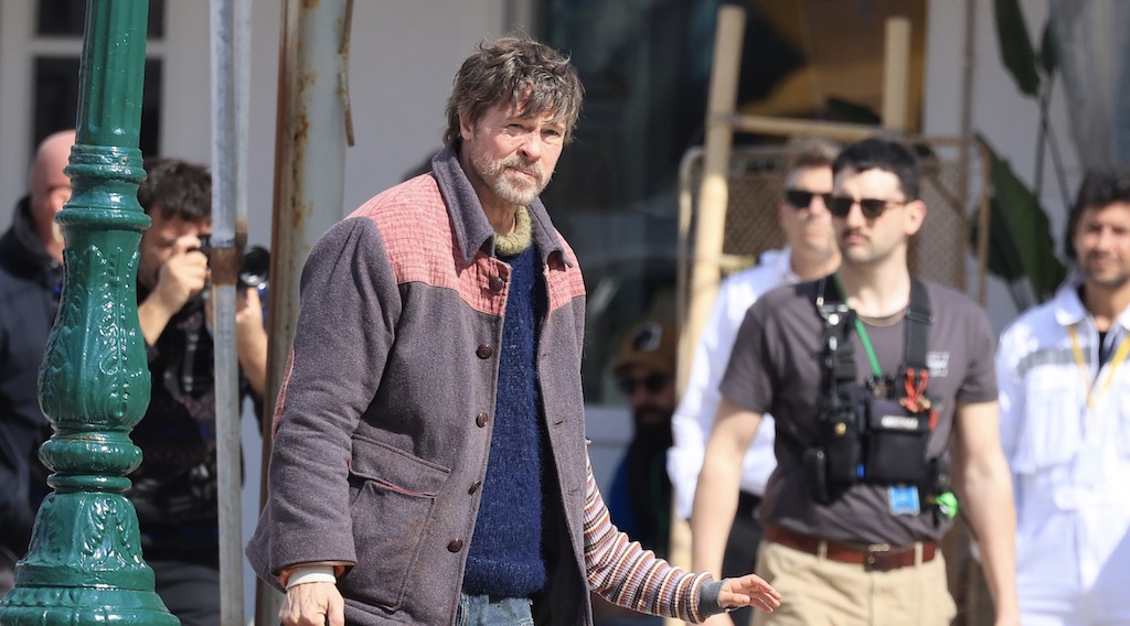 Brad Pitt: Δείτε τον πρώτη φορά στην Ύδρα μαζί με τον σωσία του [βίντεο]