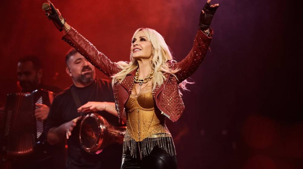 Άννα Βίσση: Χορεύει το «Ferto» επί σκηνής [βίντεο]