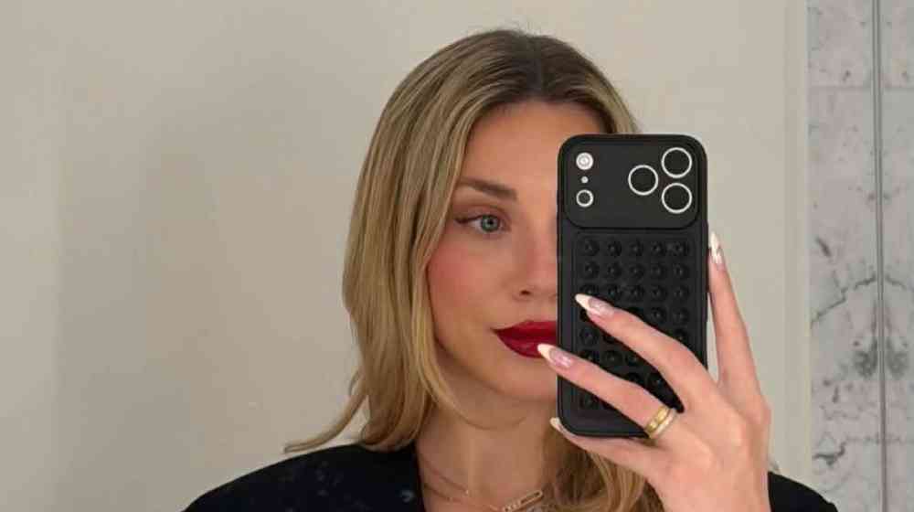 Γαρυφαλιά Καληφώνη: Το polka chic look της που «έκλεψε» τις εντυπώσεις 