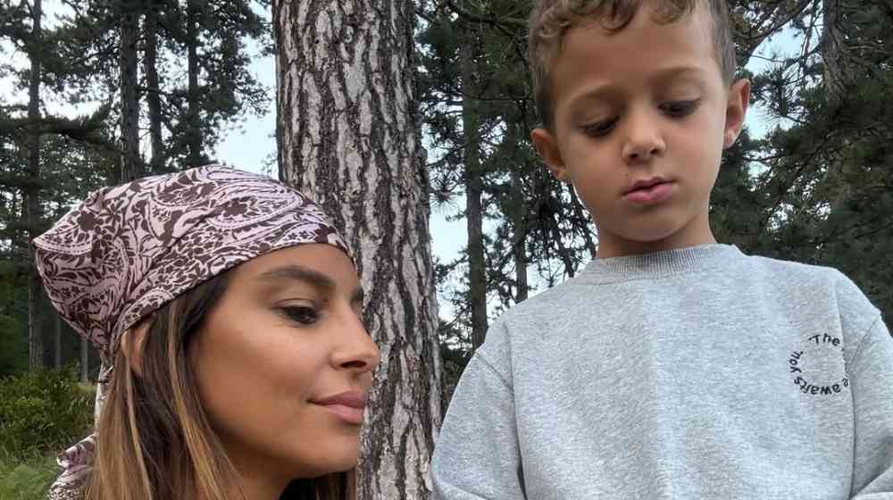 Ευριπίδου: Η σπάνια εικόνα από την παιδική της ηλικία και η απίστευτη ομοιότητα με τον γιο της 