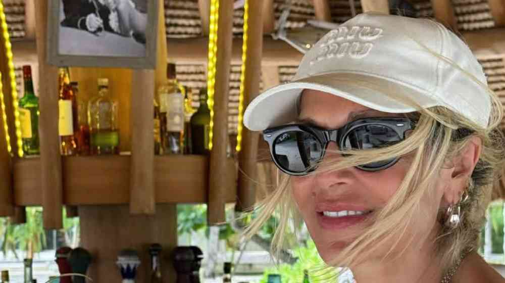 Η Άννα Βίσση παραθερίζει στο εξωτικό νησί του Marlon Brando [εικόνες]