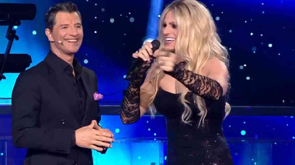 Ο Biased Beast τραγούδησε τα «Ριάλια» μεταμφιεσμένος σε Άννα Βίσση [βίντεο]