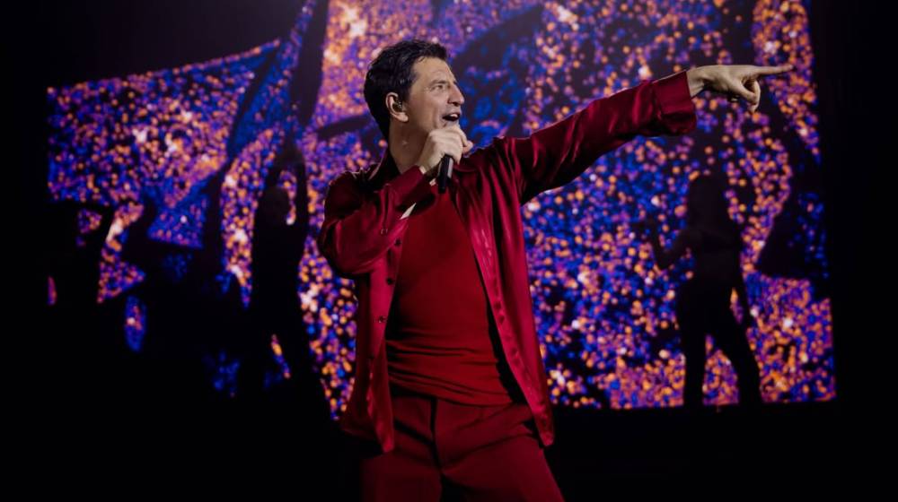 Σάκης Ρουβάς: Ερμήνευσε Στέλιο Καζαντζίδη επί σκηνής [βίντεο]