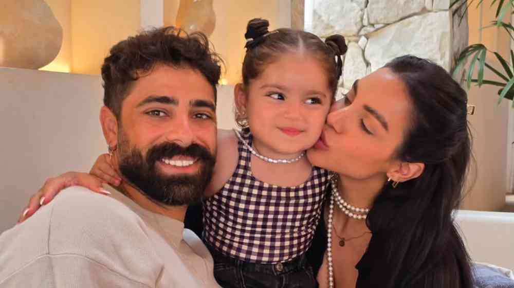 Στέφανη Σόλωνος: Το τρυφερό βίντεο της κόρης της να αγκαλιάζει τη φουσκωμένη της κοιλίτσα 