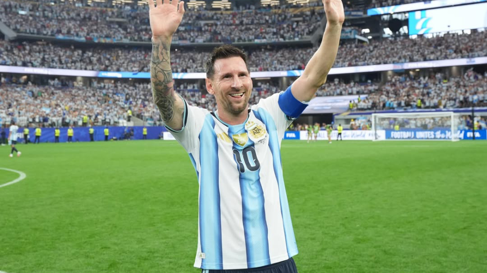 Η 100χρονη fan του Messi που έγινε viral στις κερκίδες [εικόνα & βίντεο]