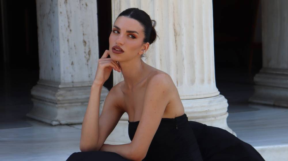 Η Νιόβη Κάσπαρη υιοθετεί το πιο ρομαντικό co-ord του καλοκαιριού
