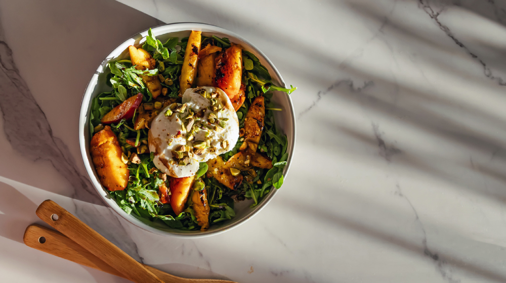 Ροδάκινα στη σχάρα με burrata