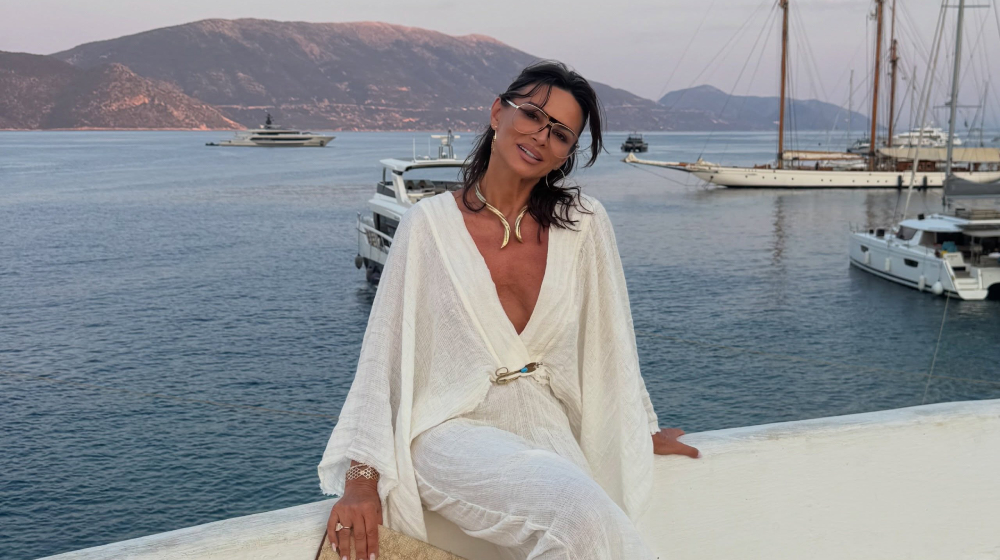 Ramona Filip: Το summer dress κάτω των 100 ευρώ που θα γίνει η αγαπημένη σου επιλογή
