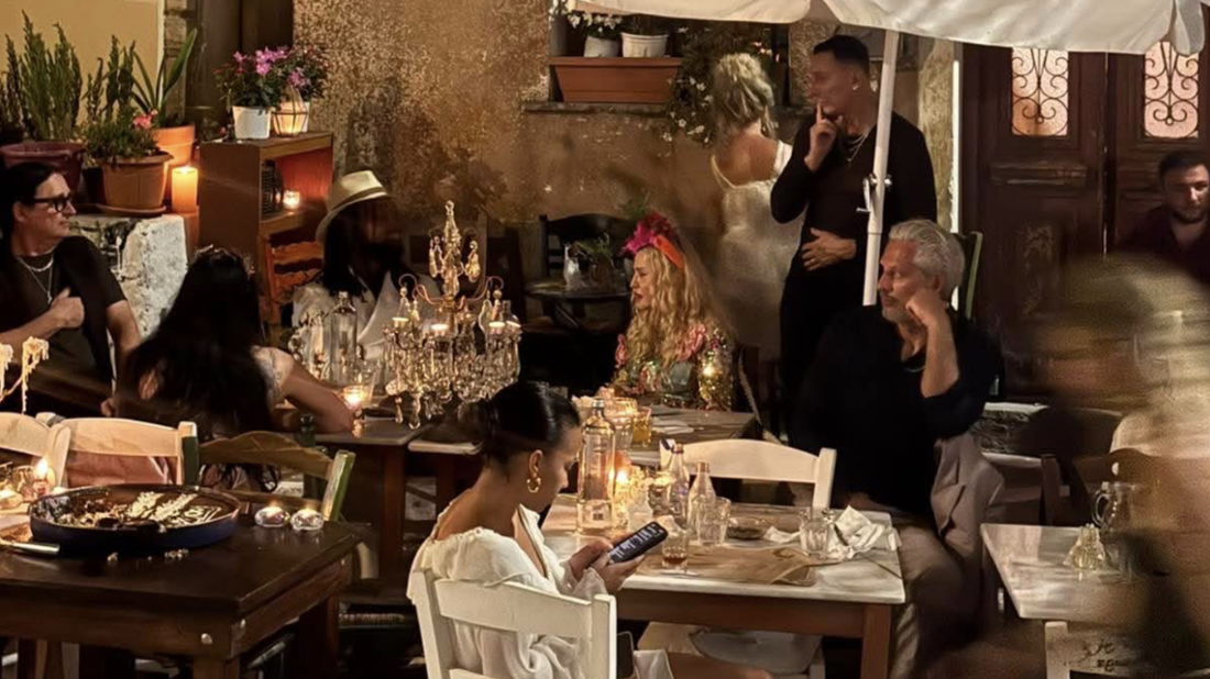 Μadonna: Γενέθλια σε ταβέρνα της Κέρκυρας - Έσπασε πιάτα ακούγοντας «Ο πιο καλός ο μαθητής» [εικόνες]