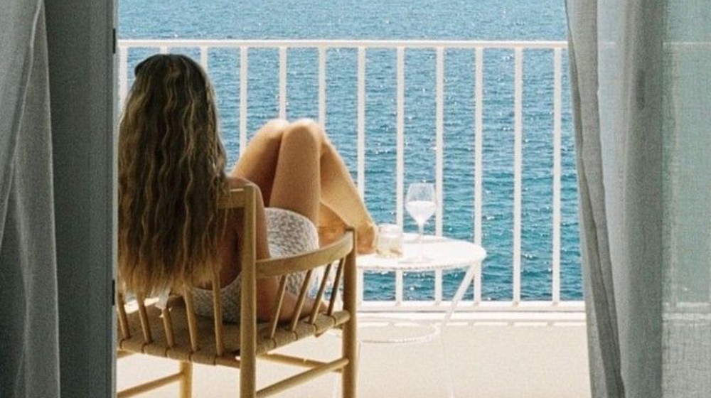 Vacation guilt: Γιατί δυσκολευόμαστε να χαλαρώσουμε στις διακοπές;