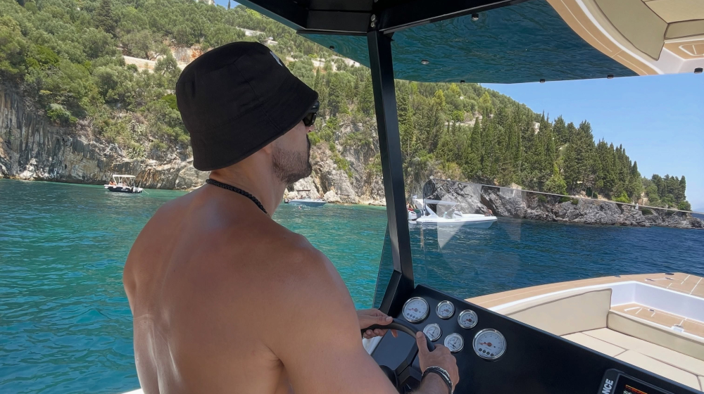 Γνωστός Κύπριος είναι ξανά ερωτευμένος 15 ημέρες μετά την ανακοίνωση του χωρισμού του