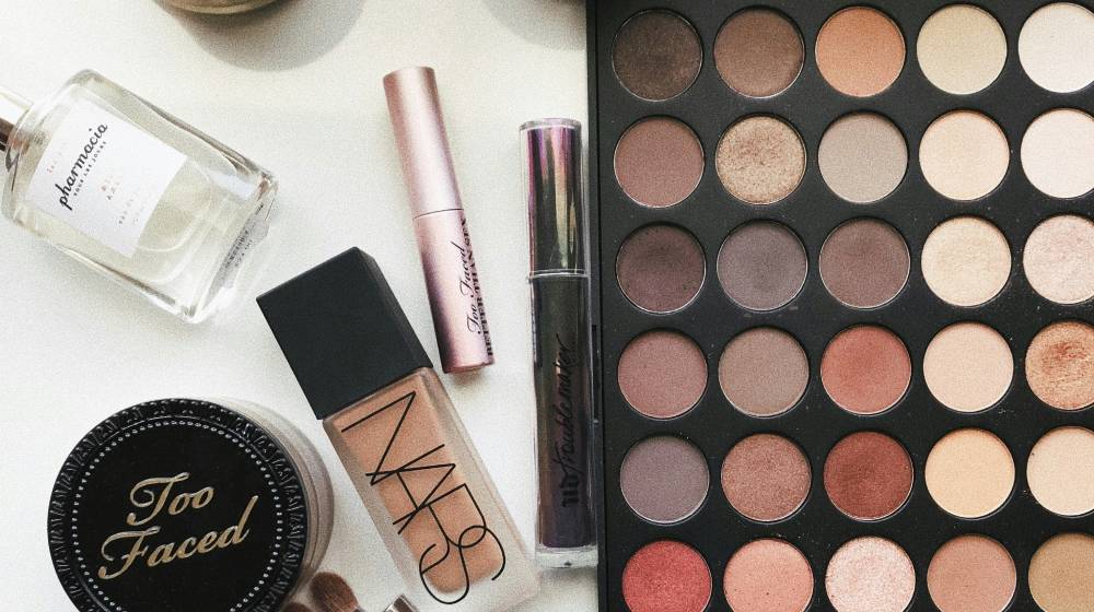 Το μυστικό των makeup artists για φυσική βάση
