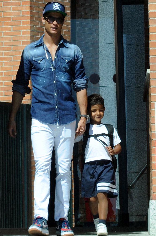 Ποσό καλός πατέρας είναι ο Christiano Ronaldo; [εικόνες] | Ι LOVE STYLE