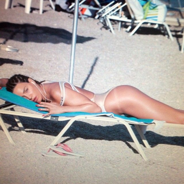 Η Κατερίνα Στικούδη στην παραλία με το sexy μαγιό της! | Ι LOVE STYLE