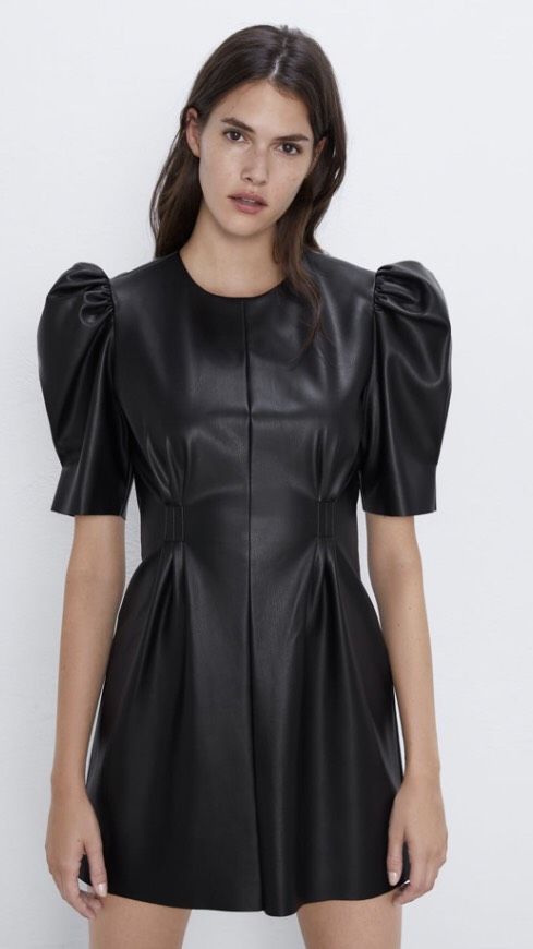 Αυτό το μικρό μαύρο φόρεμα είναι οικονομικό και ιδανικό για το φθινόπωρο |  Ι LOVE STYLE