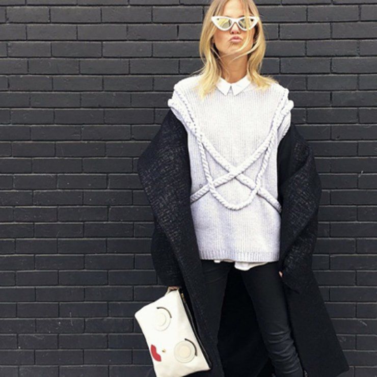 Πώς φορούν τώρα το πουλόβερ τα πιο stylish κορίτσια [εικόνες] | Ι LOVE STYLE