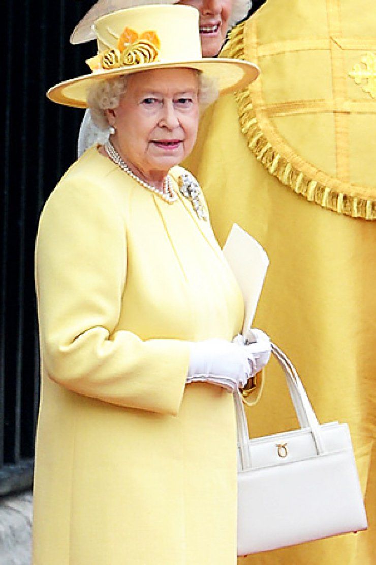Η βασίλισσα Ελισάβετ έχει 200 διαφορετικές τσάντες από αυτό το brand! | Ι  LOVE STYLE