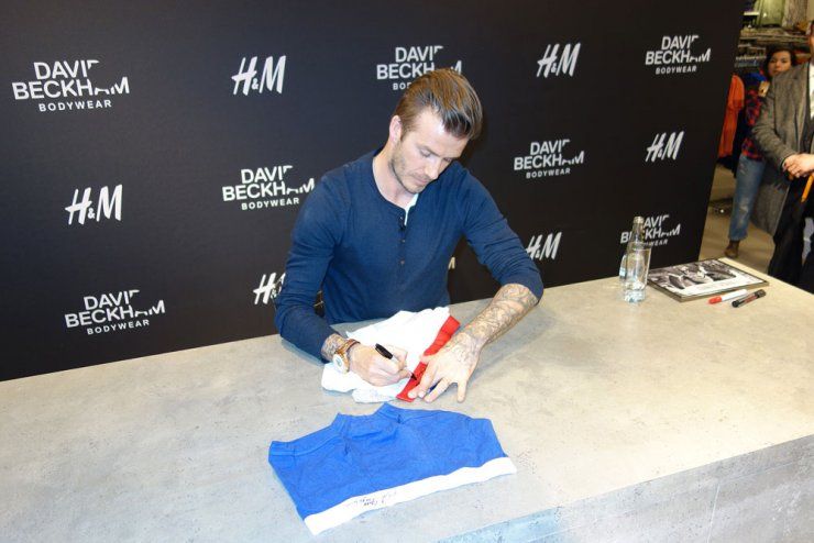 David Beckham: υπογράφοντας... εσώρουχα | Ι LOVE STYLE