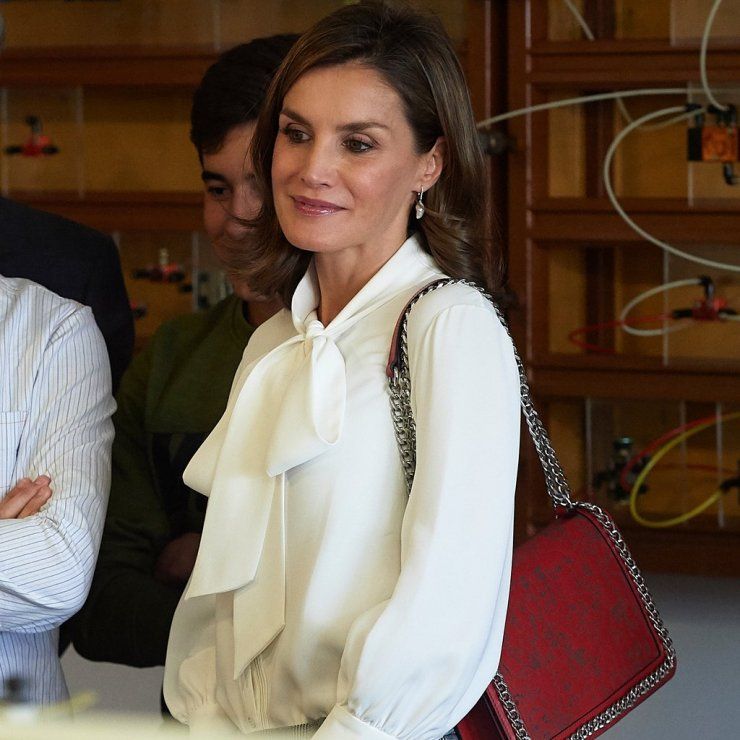 Η βασίλισσα της Ισπανίας επέλεξε να κρατήσει μια Zara τσάντα | Ι LOVE STYLE