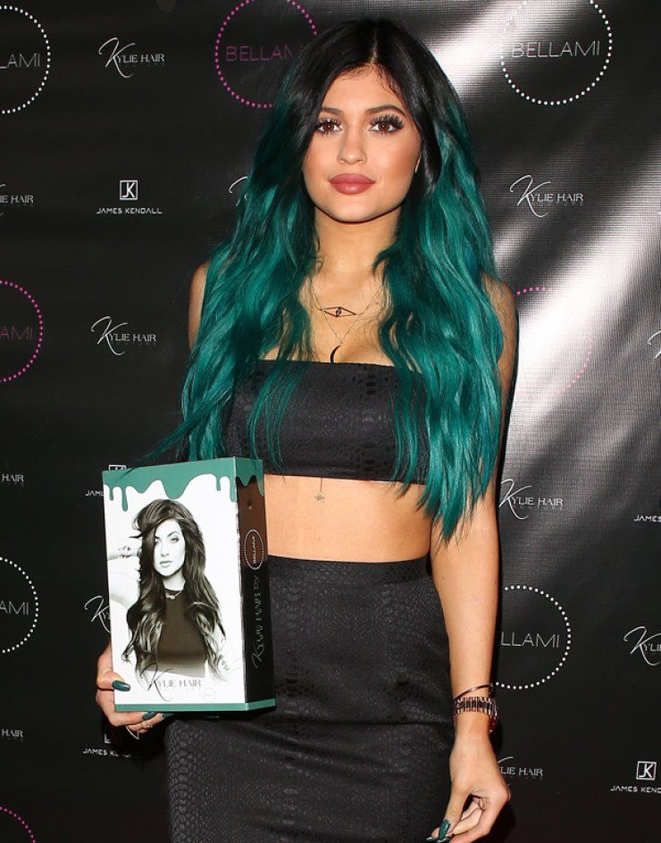 Ποια Kardashian έβαψε τα μαλλιά της…πράσινα; [εικόνες] | Ι LOVE STYLE