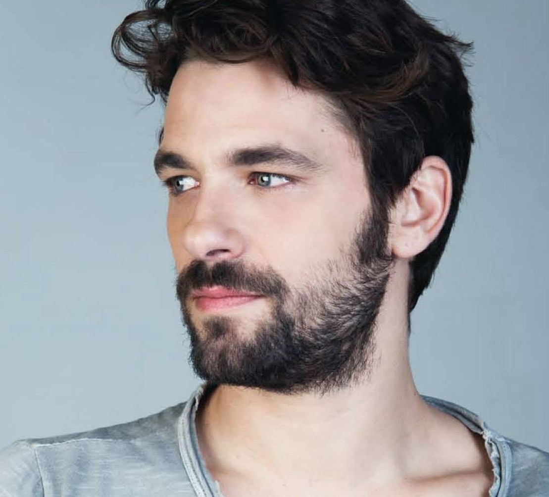 Кудрявый кристофер. Красивые грузины. Грек г р. Грек г р. Никос анадиотис.